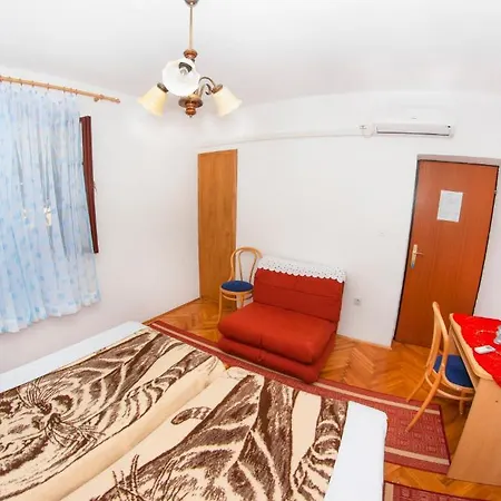 Guest house Tri Sestre 3*