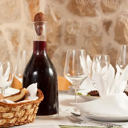 Tri Sestre Guest house 3*