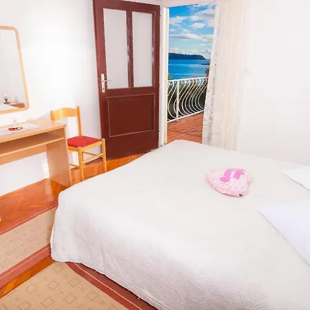 Guest house Tri Sestre 3*